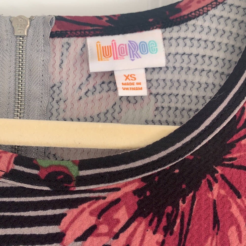 š XS Lularoe Amelia Floral Dress - Picture 4 of 7